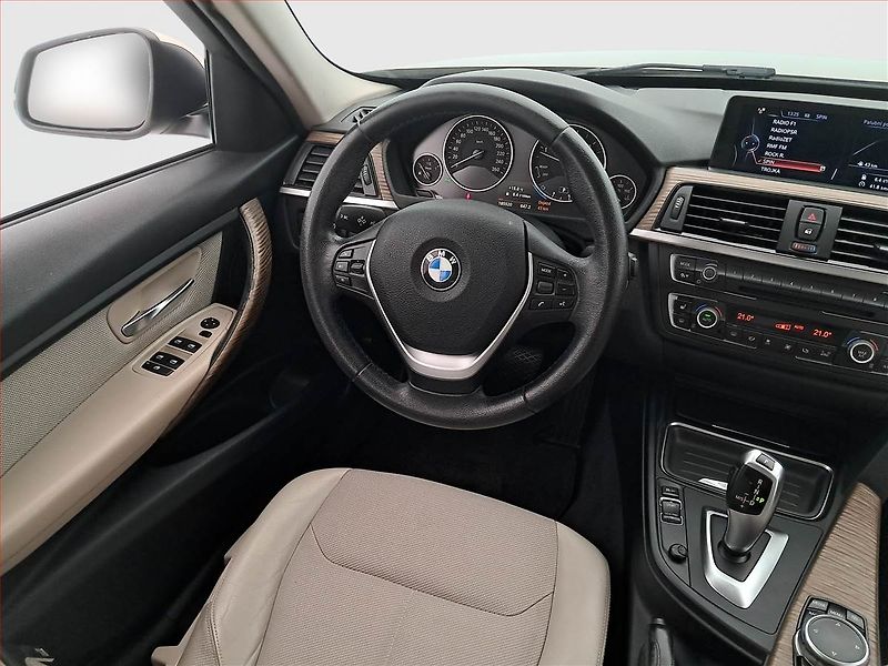 BMW Řada 3 (2015) Modern Line 320 d xDrive, 4X4 - fotka 7 z 20