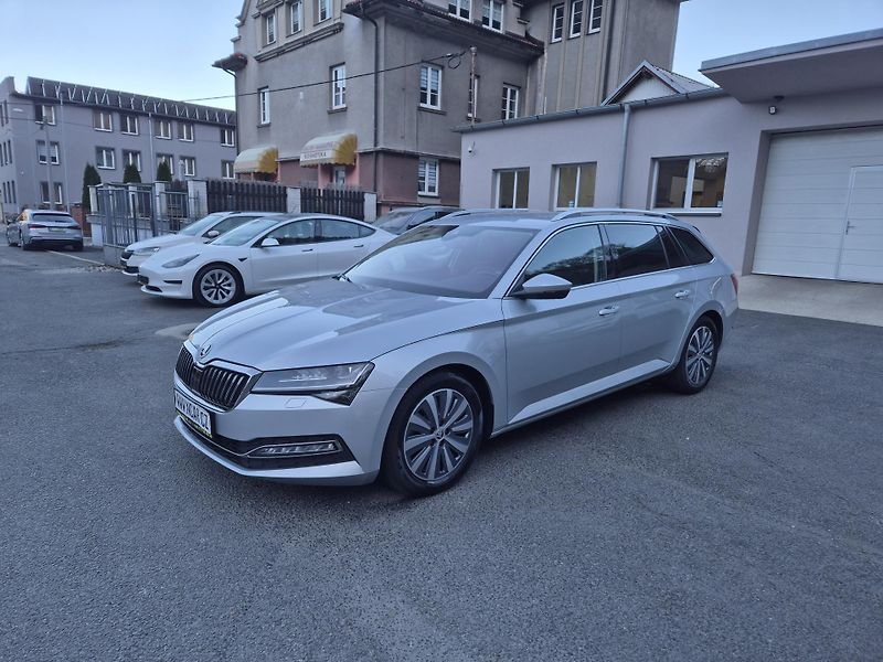 Škoda Superb Combi 2,0TDi 147kw DSG 17ALU - fotka 2 z 41