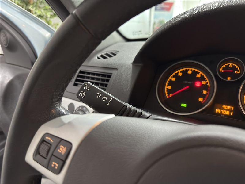 Opel Astra 1,6   i H KLIMATIZACE TEMPOMAT - fotka 9 z 36