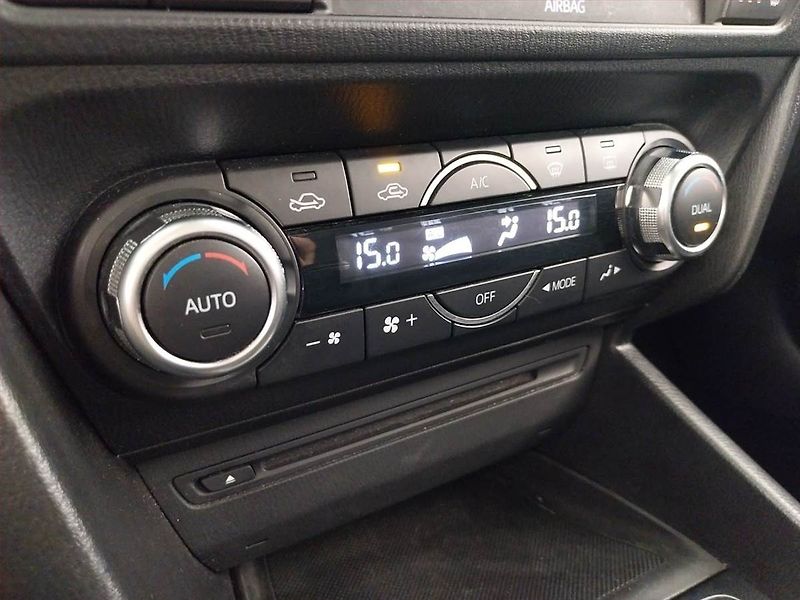 Mazda 3 (2015) 2.0 Skyactiv-G, Serv.kniha - fotka 16 z 23