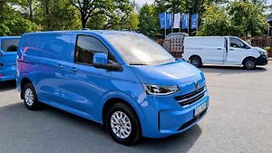 Volkswagen Transporter je už oficiálně k mání u tuzemských dealerů.