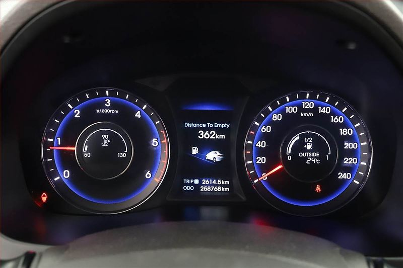 Hyundai i40 (2013) 1.7 CRDi, Serv.kniha, Navi - fotka 8 z 17
