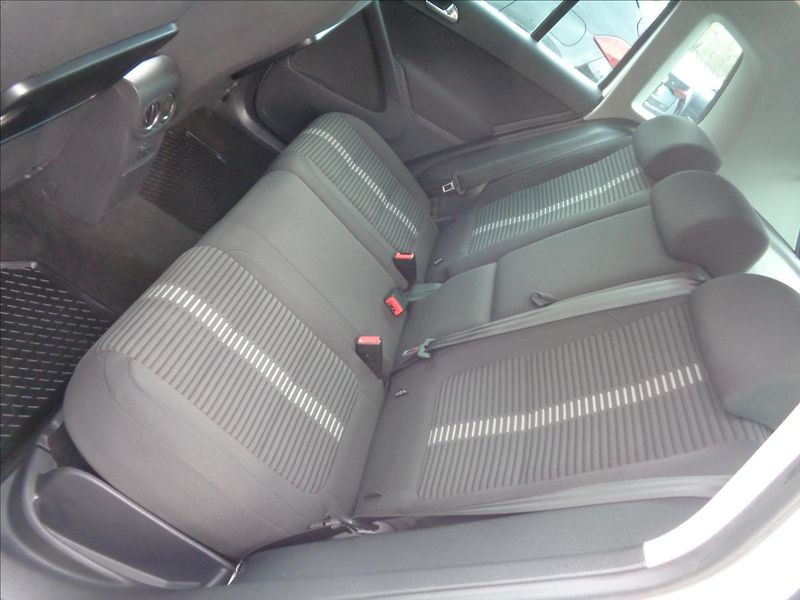 Volkswagen Tiguan 2,0 - fotka 17 z 17