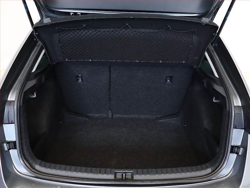 Škoda Scala (2022) 1.0 TSI, Tempomat - fotka 11 z 16