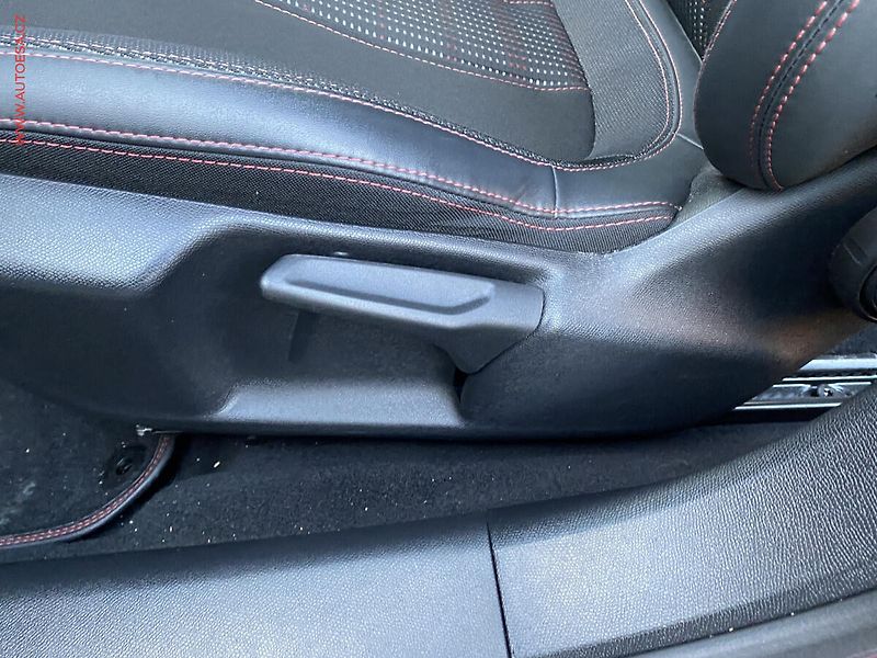Peugeot 308 (2019) 1.2PT, GT Line - fotka 14 z 18