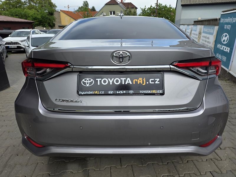 Toyota Corolla 1.6-NÍZKÉ KM-PRAVIDELNÝ SERVIS - fotka 11 z 26