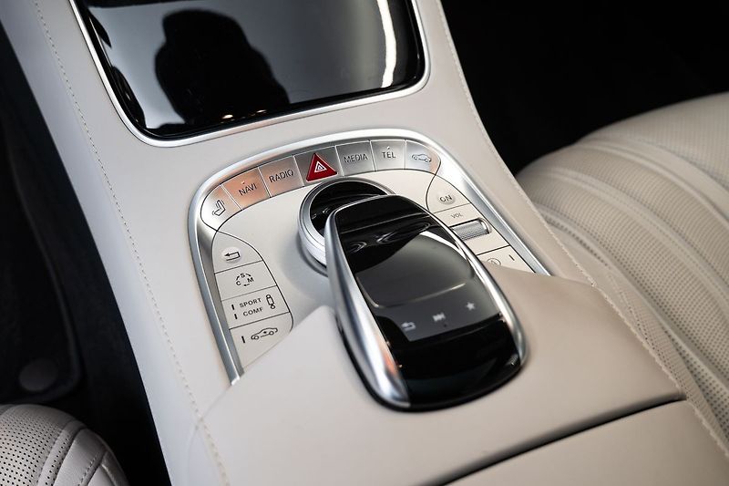 Mercedes-Benz Třídy S 4MATIC coupé - fotka 16 z 24