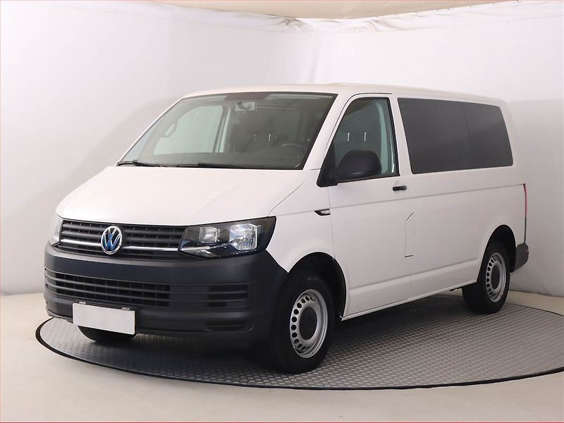 Volkswagen Transporter (2019) 2.0 TDI, Bus, 9Míst - fotka 2 z 18