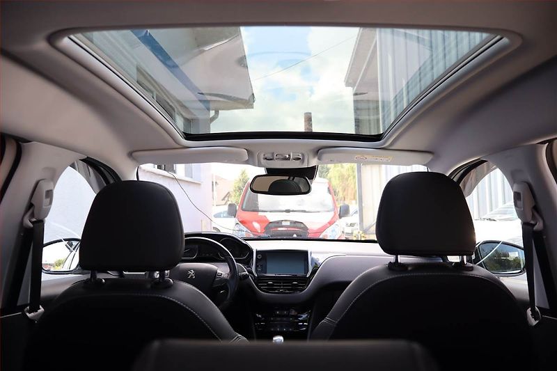 Peugeot 2008 (2019) 1.2 PureTech, Serv.kniha, Navi - fotka 23 z 25