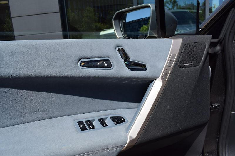 BMW iX (2024) iX40xD/pano/360 - fotka 17 z 46