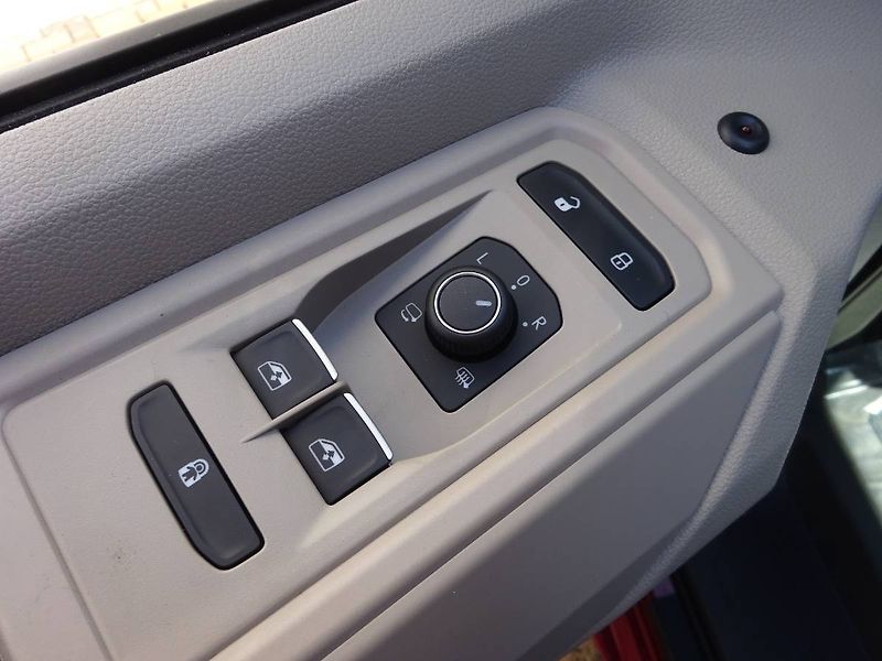Volkswagen Multivan (2026) Life 2,0 TDI - fotka 9 z 28