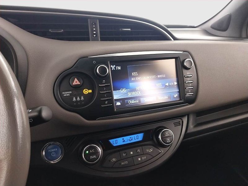 Toyota Yaris (2019) Style 1.5 Hybrid, Automat - fotka 12 z 24