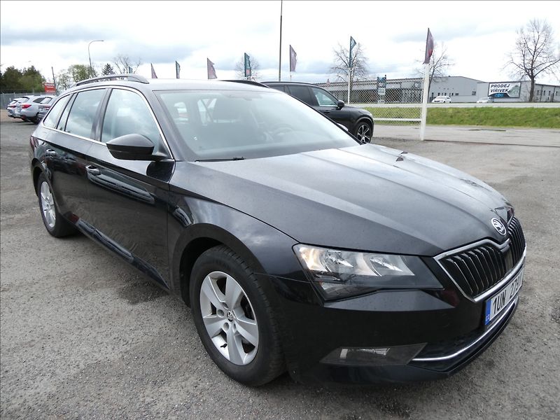 Škoda Superb 1,6 TDi 88kW DPH 2x kola - fotka 1 z 35