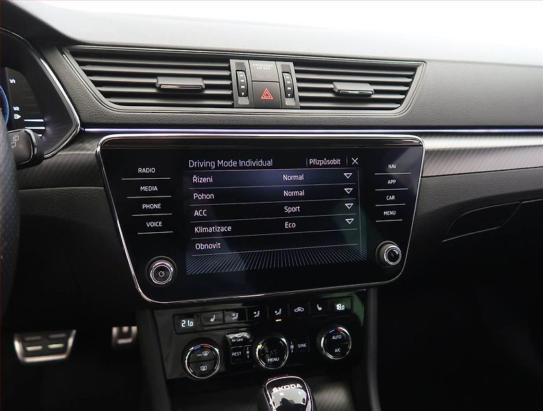 Škoda Superb (2023) Sportline 1.5 TSI, digi klima - fotka 22 z 31
