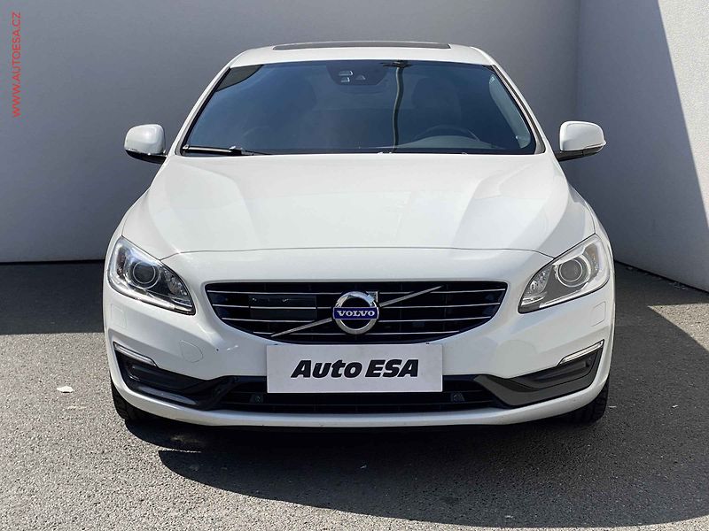 Volvo V60 (2017) 2.0 D, AT, LED, kamera - fotka 2 z 19