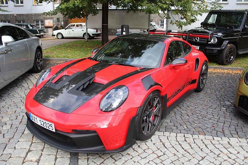 V severočeském Litvínově se uskutečnil premiérový Autofest. Na snímku je luxusní Porsche 911 Spirit.