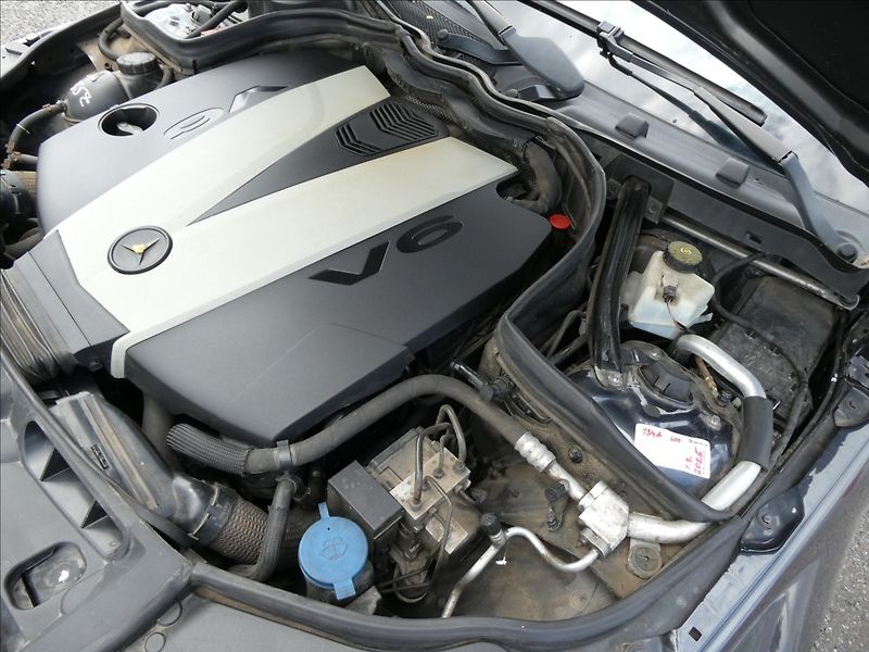 Mercedes-Benz Třídy C 3,0 350D V6 170kW 2x kola, AUT - fotka 27 z 29