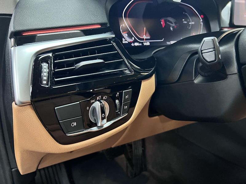 BMW Řada 5 520 d Xdrive 140 kW Premium - fotka 18 z 37