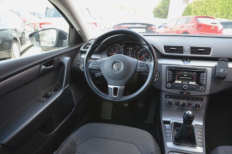 Volkswagen Passat (2014) 2.0 TDi 103kW Bi-XENON / TAŽNÉ - fotka 22 z 39