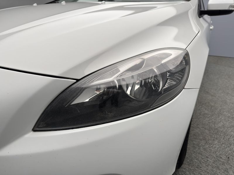 Volvo V40 D2 MOMENTUM CZ - fotka 18 z 39