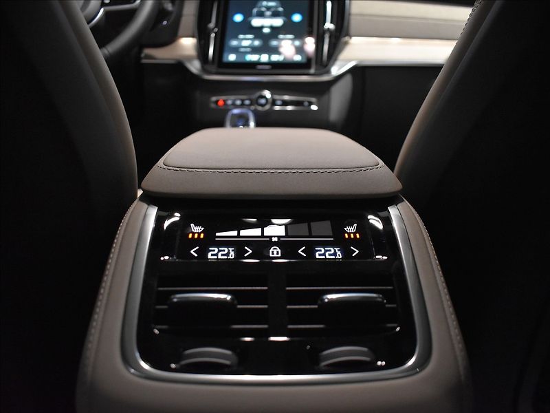 Volvo XC90 (2026) 2,0 T8  Ultra Dark - fotka 35 z 40