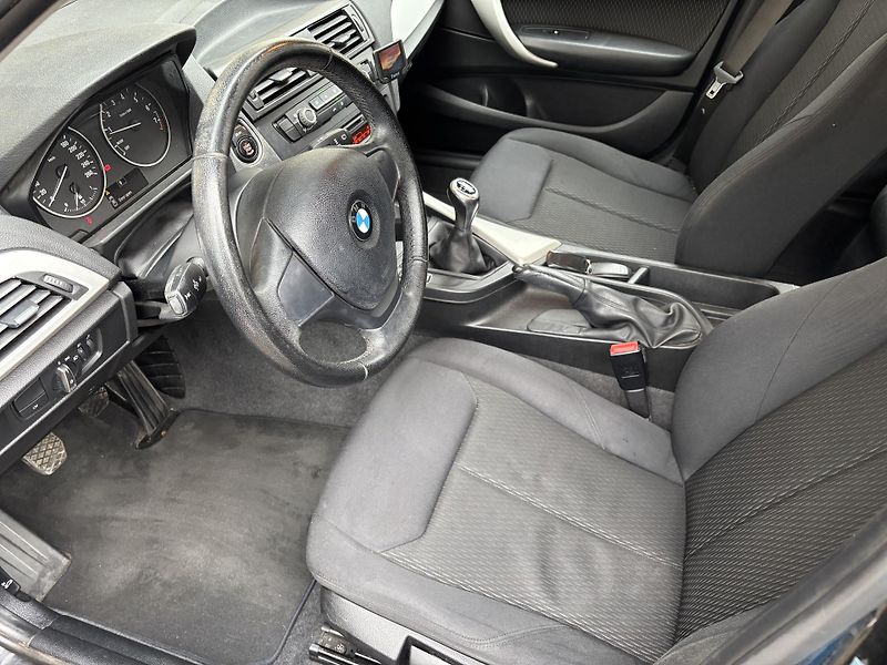 BMW Řada 1 (2012) 116i, 100kW, F20 - fotka 7 z 12