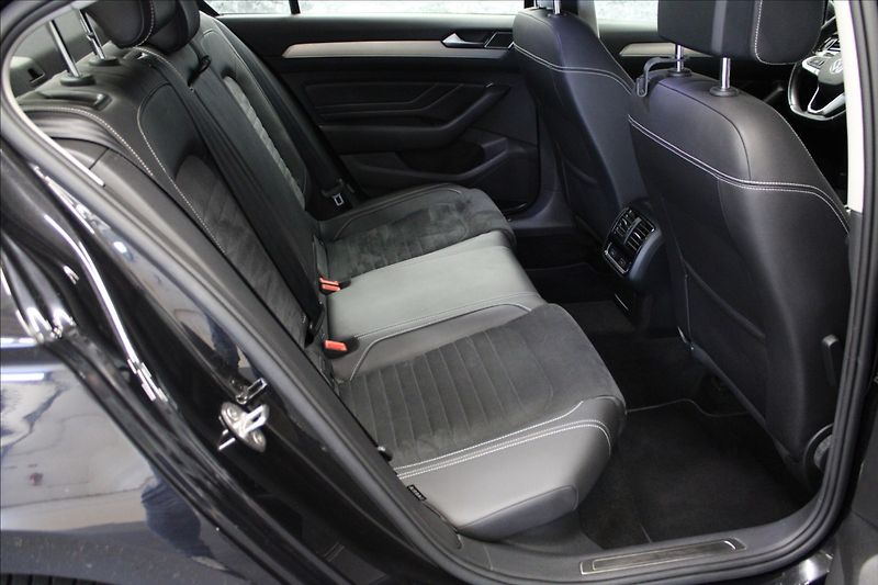 Volkswagen Passat 2,0 TDI DSG ELEGANCE 1.MAJ. CZ - fotka 11 z 37