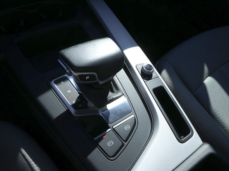 Audi A4 2,0 35 TDI CZ Advanced DPH - fotka 17 z 25