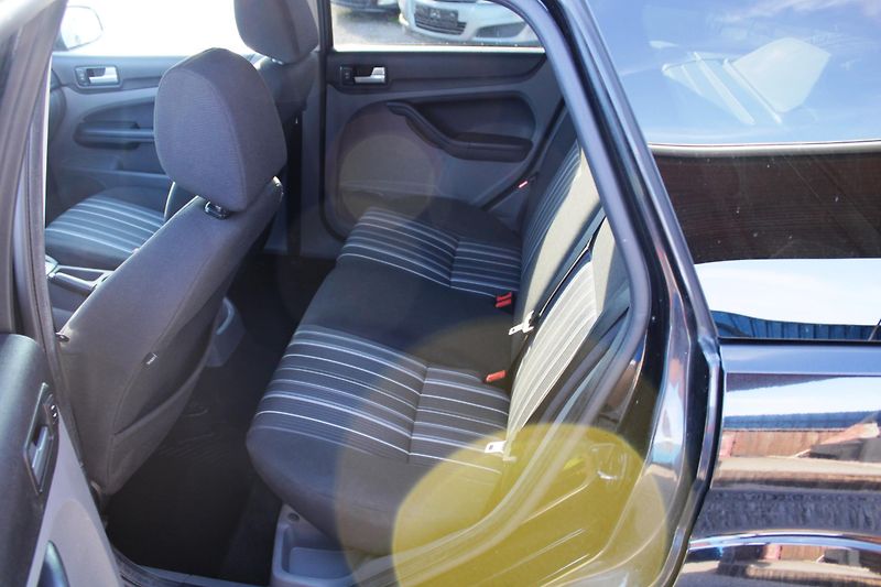 Ford Focus (2008) 1,6i KLIMA EL.OKNA ZIMNÍ KOLA - fotka 10 z 16