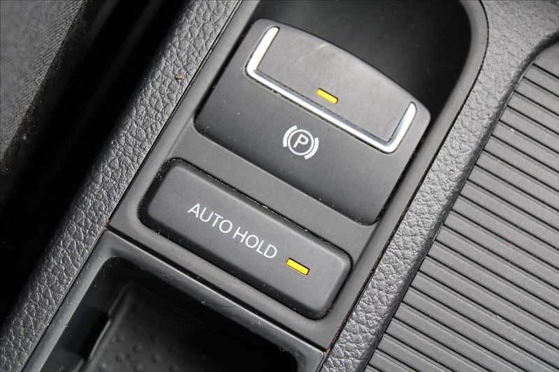 Volkswagen Sharan 2,0 TDI  NAVIGACE,TAŽNÉ - fotka 18 z 33