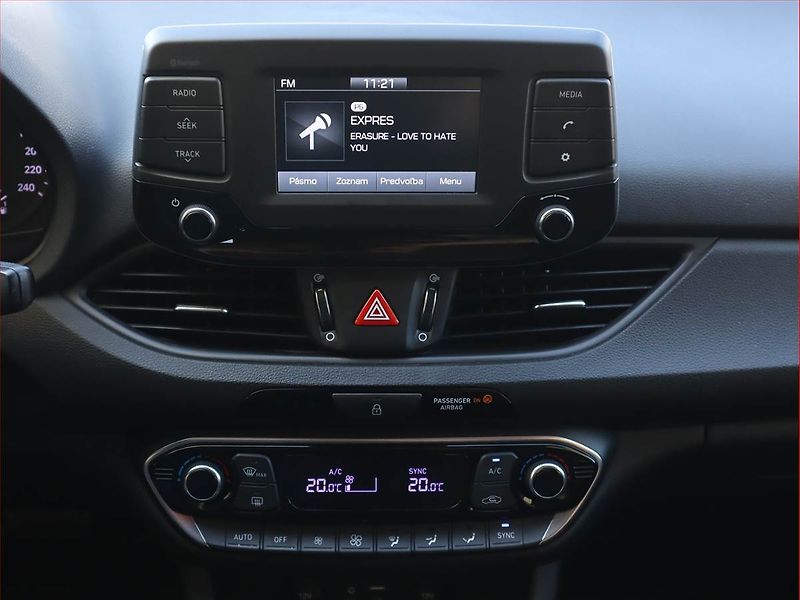 Hyundai i30 (2018) Family 1.4 T-GDI, Automat - fotka 12 z 20