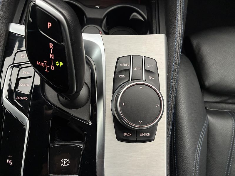 BMW Řada 5 3,0 540i 245kW xDrive DPH - fotka 20 z 29
