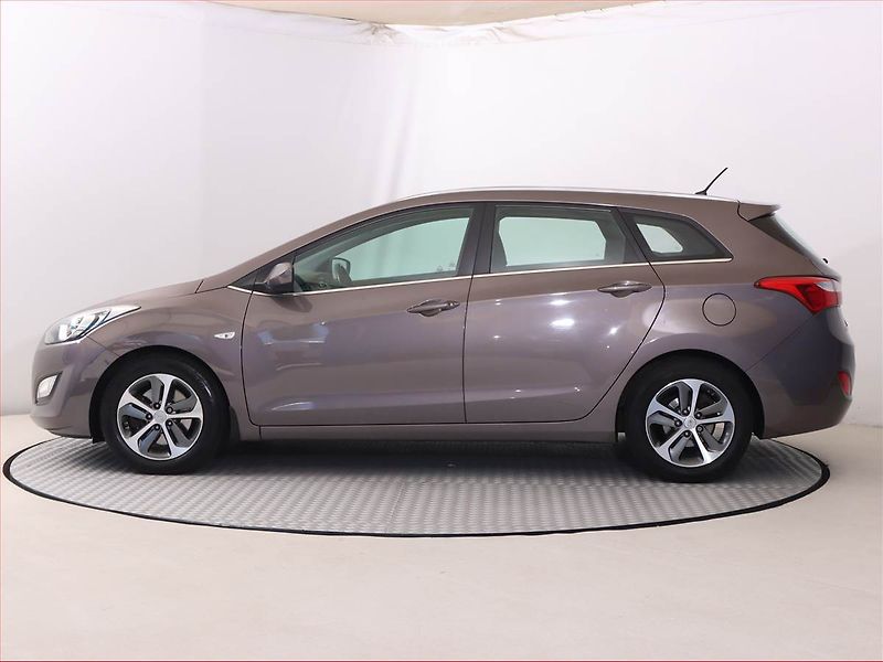 Hyundai i30 (2015) 1.6 MPI, Serv.kniha, Tempomat - fotka 3 z 16