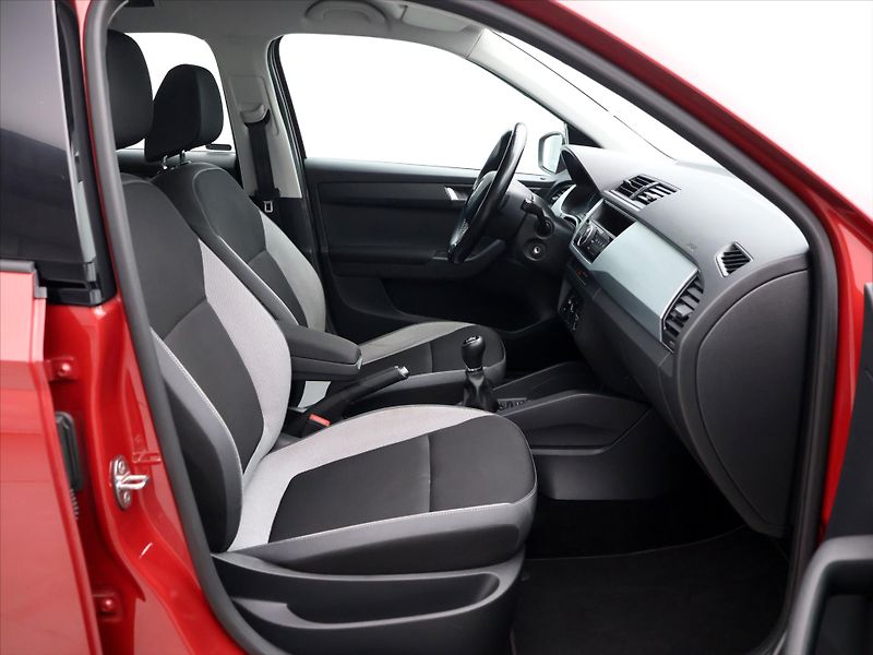 Škoda Fabia 1,2 TSI 81kW CZ Klima Tažné - fotka 11 z 29