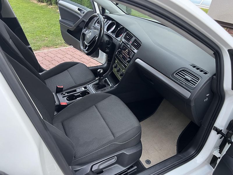 Volkswagen Golf 1.0 TSI 85KW,1 MAJITEL,SERVIS - fotka 19 z 40