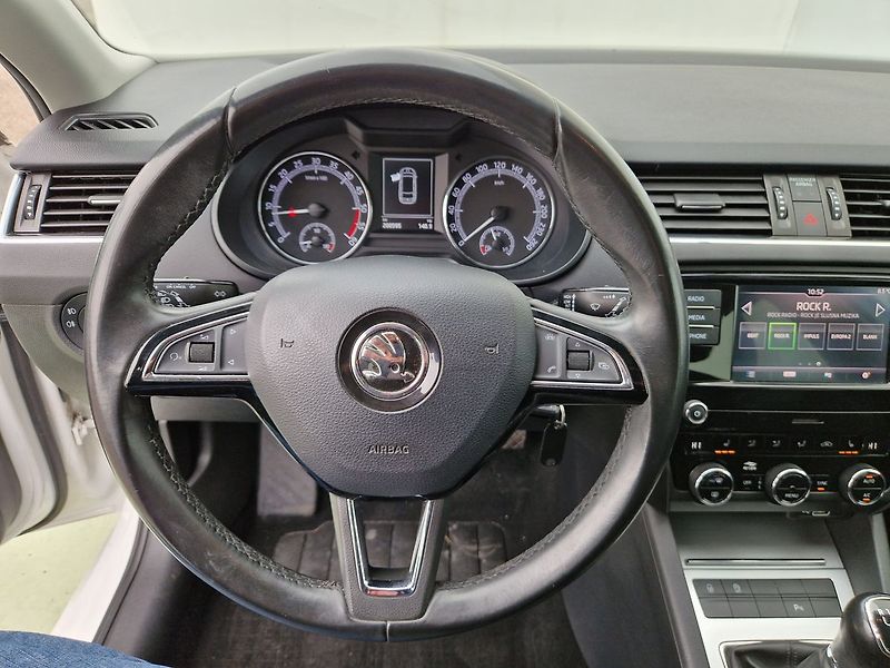 Škoda Octavia 1.6 TDI - fotka 14 z 34
