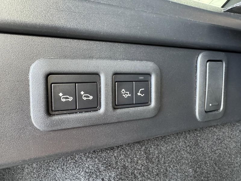 Land Rover Range Rover Velar D300 HSE R-Dynamic*HUD*Vzduch - fotka 39 z 45