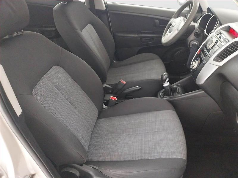 Kia Venga (2011) 1.4 CVVT, po STK, dobrý stav - fotka 9 z 14