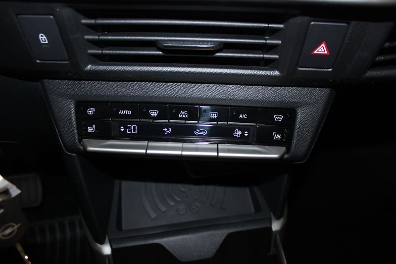 Opel Frontera (2026) GS Hybrid 1.2 TURBO 107kW - fotka 13 z 19