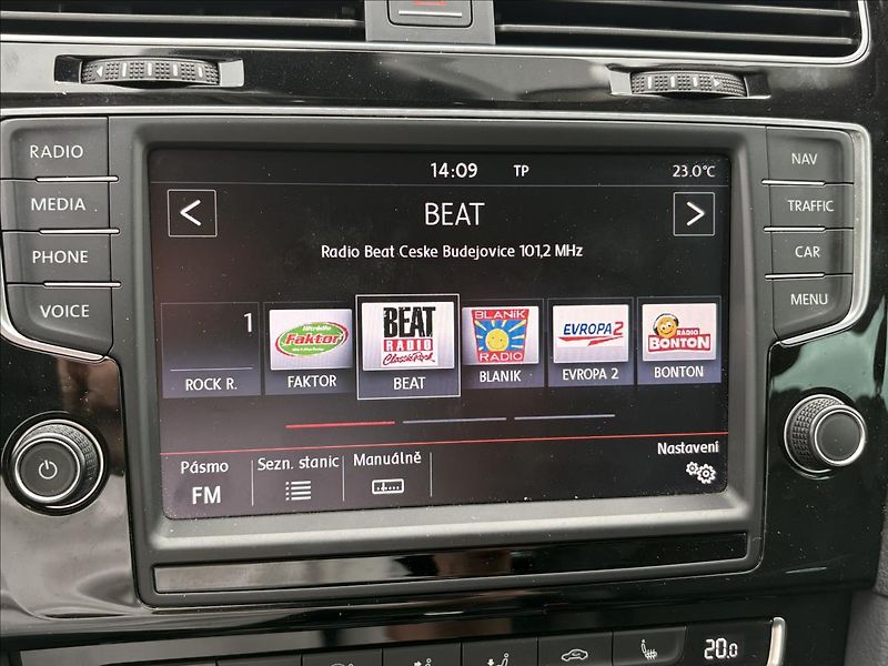 Volkswagen Golf 2,0 TDi 110kW Xen,Pano,Nez.Top - fotka 15 z 41
