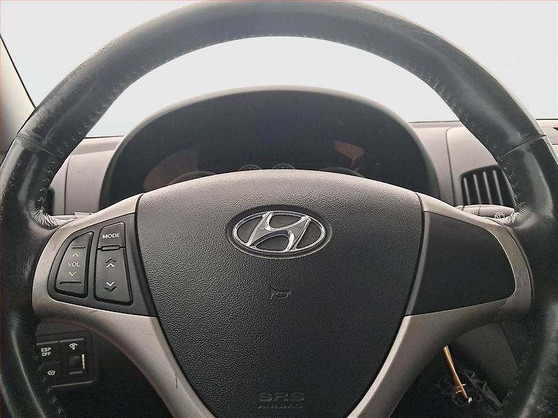 Hyundai i30 (2008) 1.6, po STK, za skvělou cenu - fotka 16 z 17