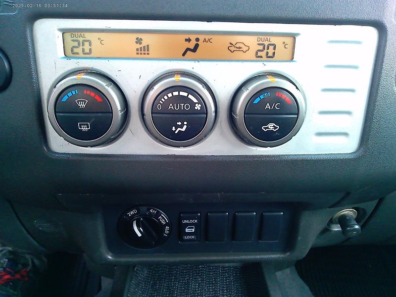 Nissan Navara 2.5 DCi, 126 kW,klima,nová STK - fotka 15 z 20