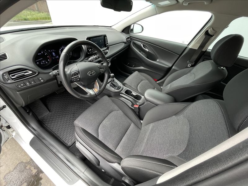 Hyundai i30 1,5 T-GDI AT7 Combi Smart PDC - fotka 5 z 23