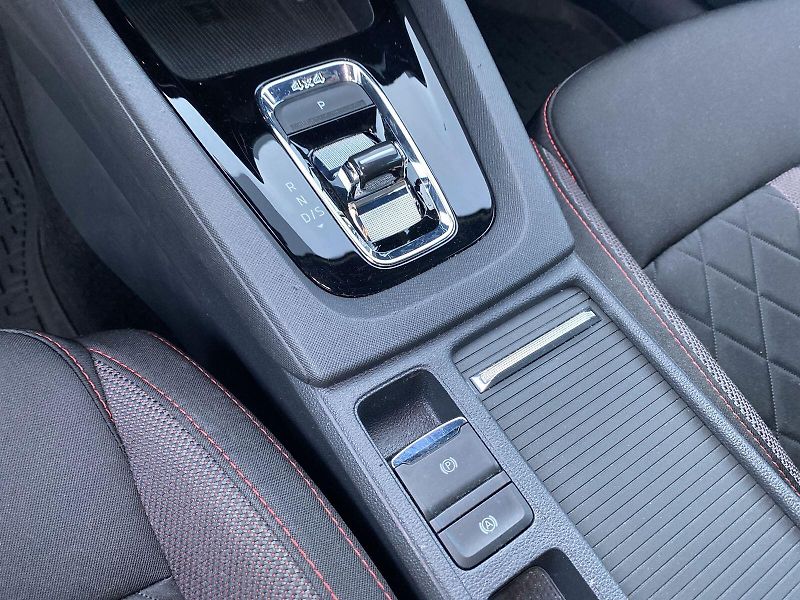 Škoda Octavia (2022) Combi 2.0 TDI 4x4 DSG RS - fotka 28 z 35