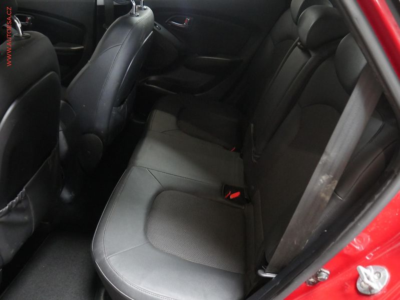 Hyundai ix35 (2014) 1.7 CRDi, 2.maj,ČR, STK2/28 - fotka 10 z 18