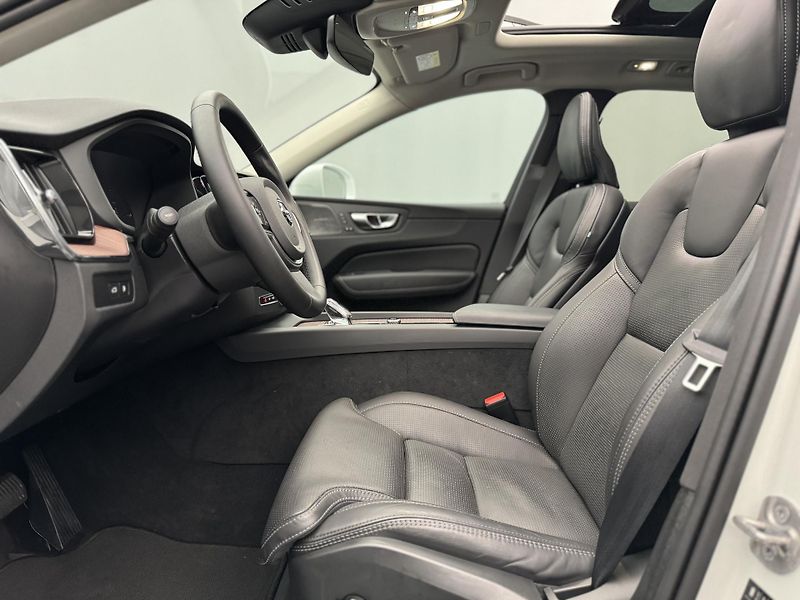 Volvo XC60 T8 AWD BRIGHT PLUS REZERVACE - fotka 4 z 48