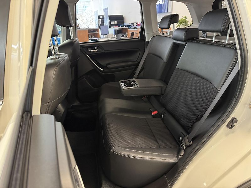 Subaru Forester 2.0XT Comfort, CZ, Perfektní - fotka 15 z 49