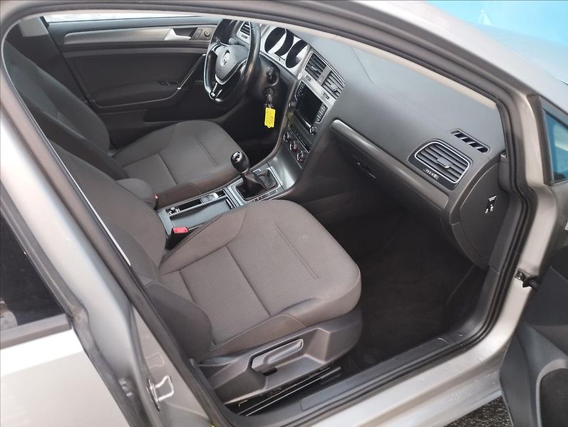 Volkswagen Golf 1,4 TSi 90KW - fotka 7 z 21
