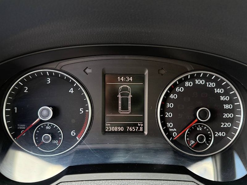 Volkswagen Sharan (2013) 2.0 TDI 103 kW Comfortline 6 M - fotka 11 z 24