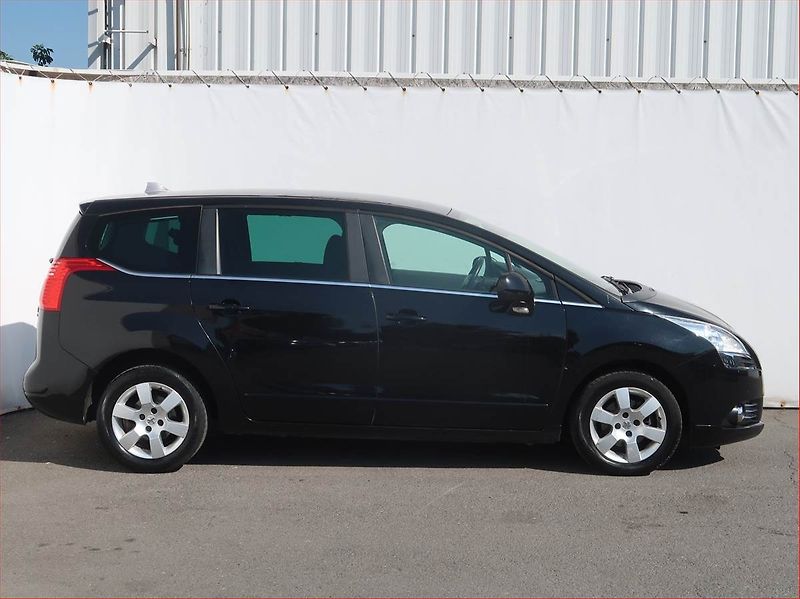 Peugeot 5008 (2013) 1.6 HDi, Automat, 7 míst - fotka 6 z 21